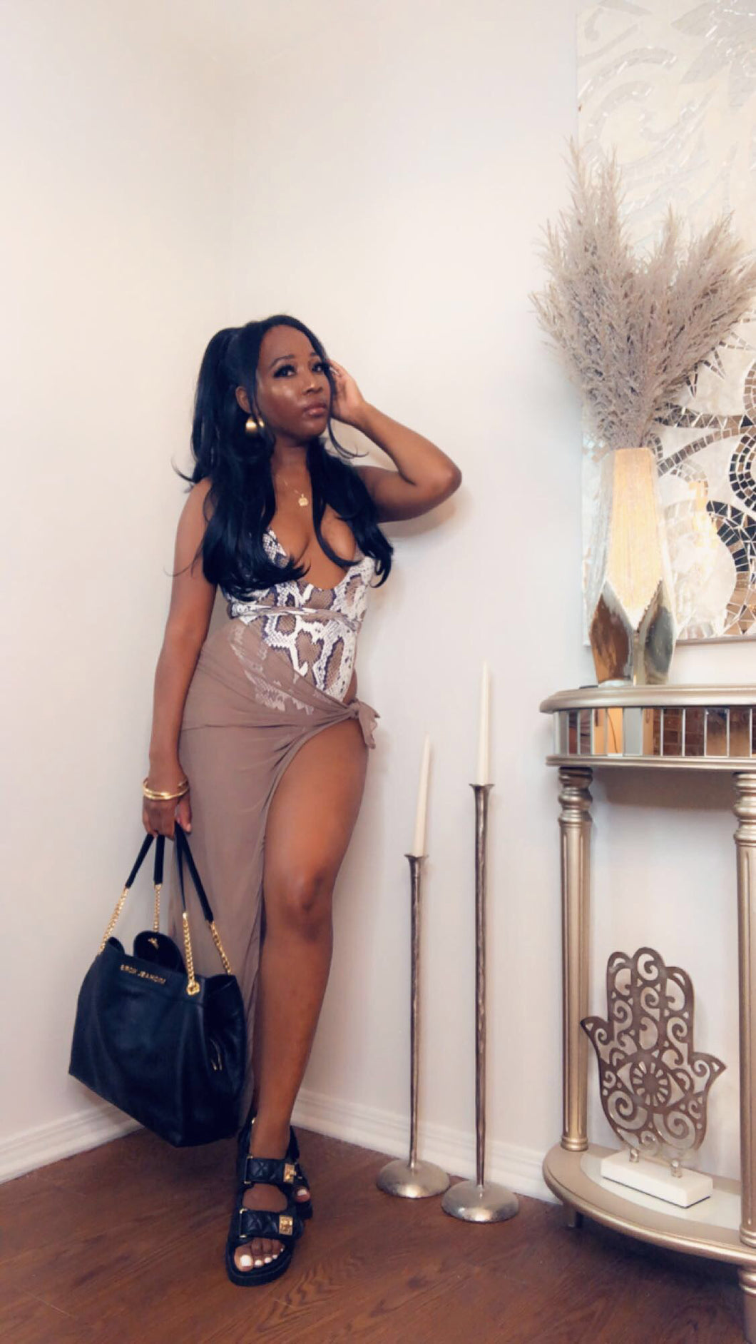 Always On Vacay | Set